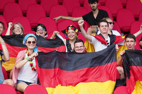 Hoffen auf Gold: Deutsche Fans bei den Deaflympics in Samsun