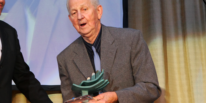 Kurt Eisenblätter nimmt 2008 den Kulturpreis entgegen