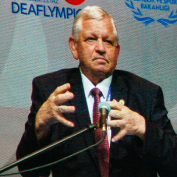 Valery Rukhledev eröffnet als ICSD-Präsident die Deaflympics 2017 in Samsun