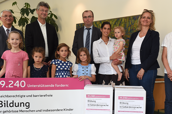 Übergabe der Petition an den bayerischen Kultusminister Piazolo